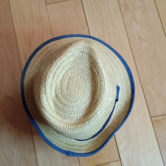 Paper hat with blue ribbon trim baby size 6-12 months - Picture 2 of 6